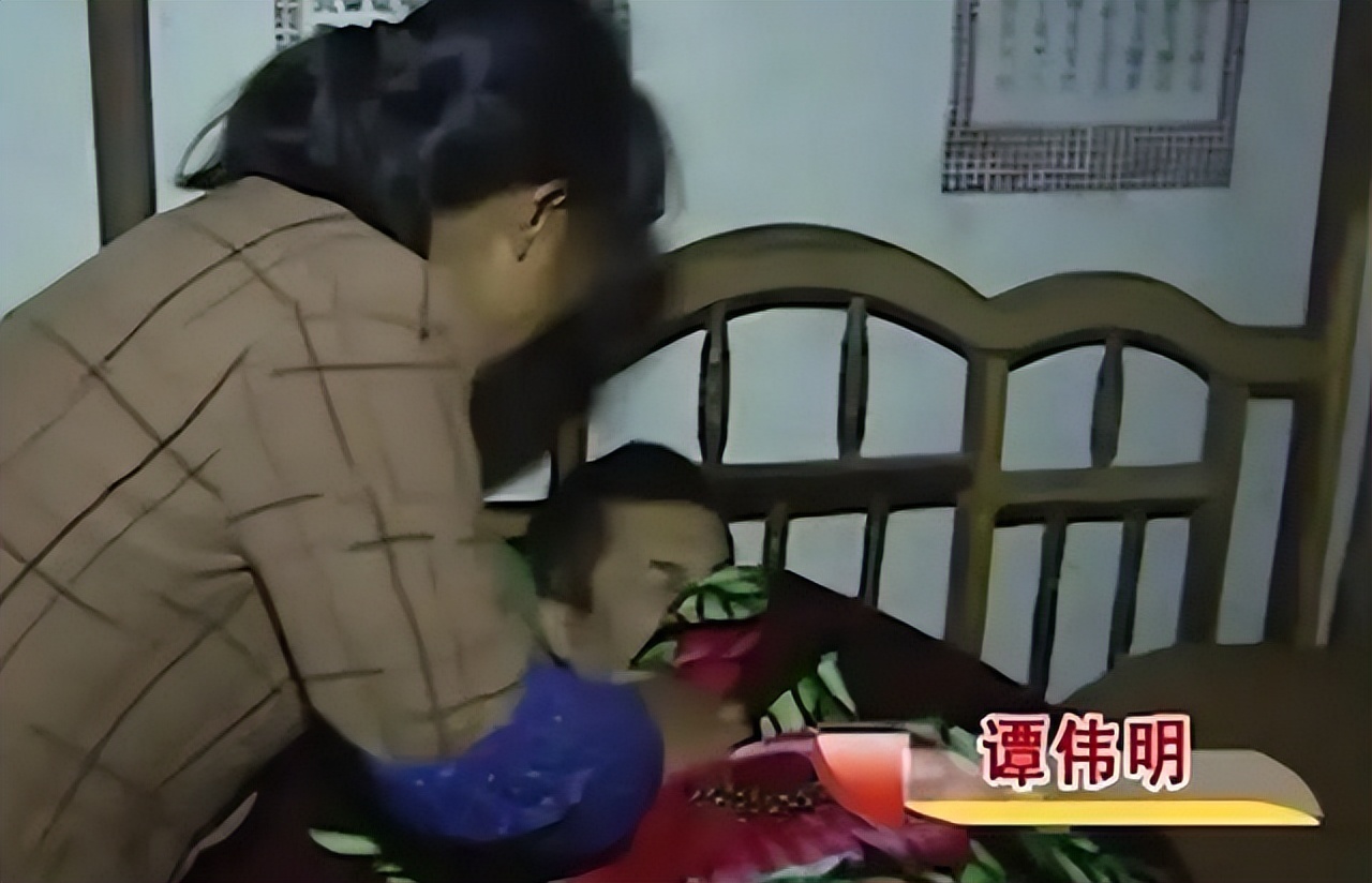 谭伟明啃老事件,谭伟明名校才子啃老