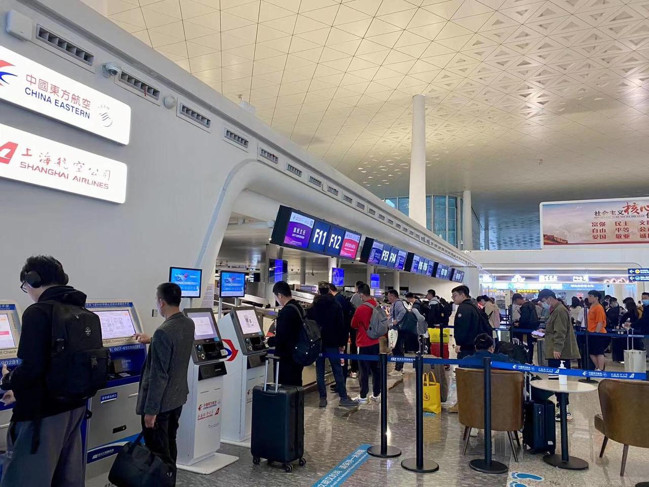 含wifi的经济舱、一站式柜台东航服务“上新”迎“五一”