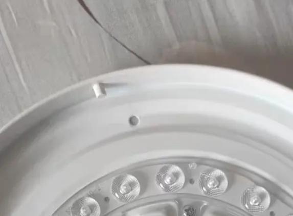 网购灯具和实体店灯具对比,网购灯具对比实体灯具