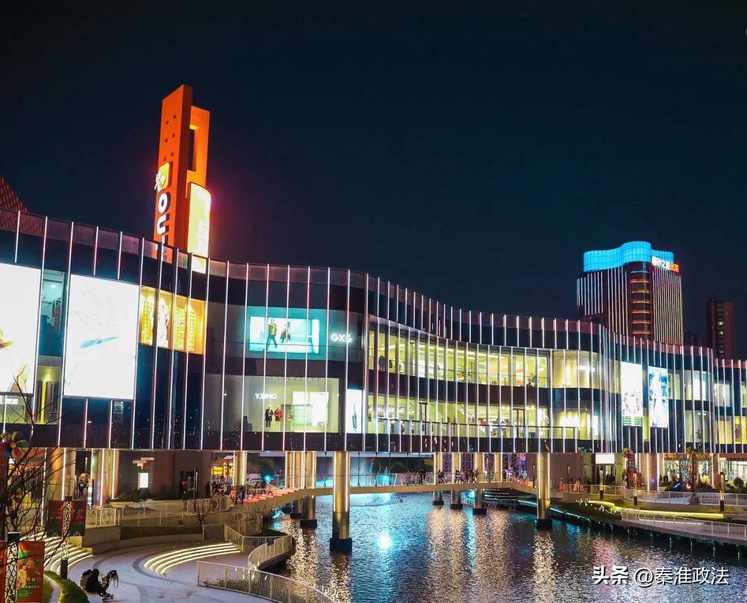 南京地铁11号线效果图,航拍南京地铁11号线旁超大公园