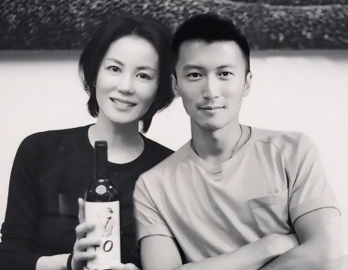 王菲是如何和窦唯走在一起的,王菲和窦唯现在的情史