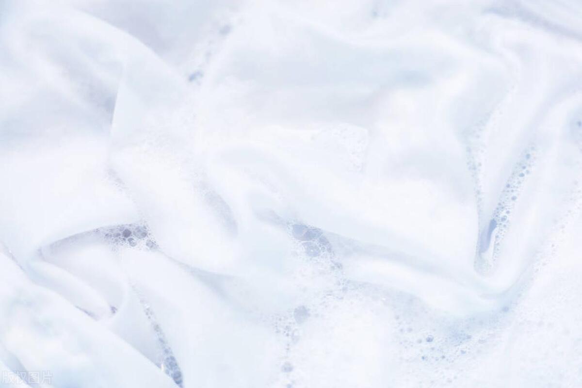 白衣服有油渍怎么洗简单快速,衣服上的油渍发黄怎么洗掉最快