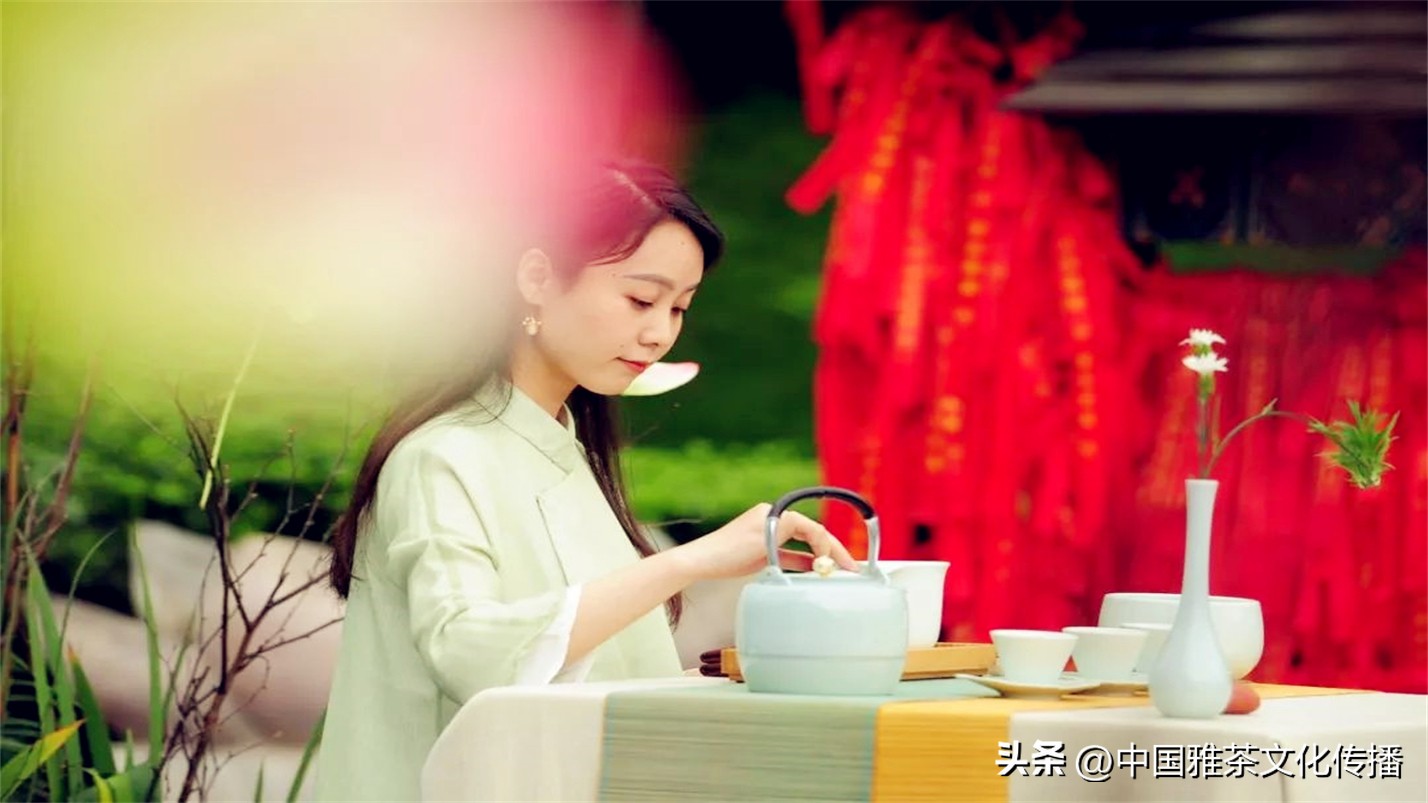 世事浮华岁月喧嚣,岁月如歌谁与共浮华若梦