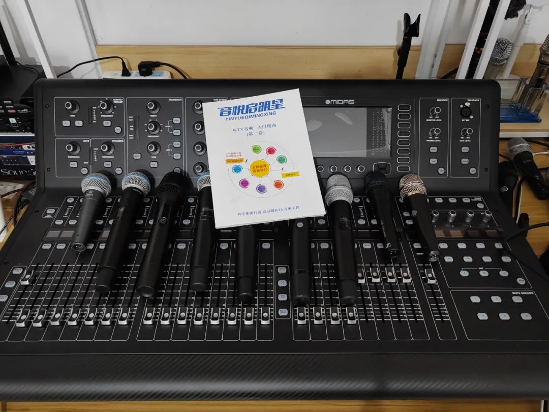 张启东ktv唱歌,张启东ktv音响