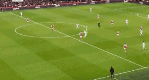 阿森纳完美传控反击曼城,阿森纳门将被打