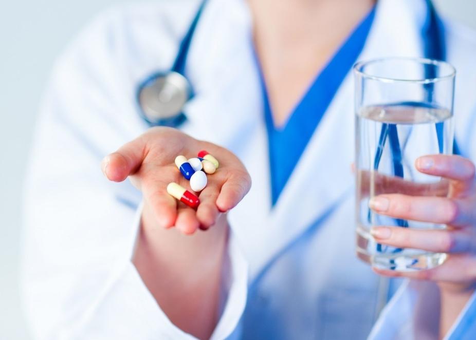 年轻人尿频还尿得多是什么原因,老年人尿频尿多正常吗