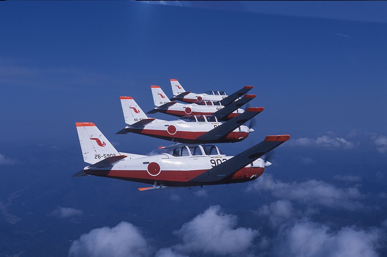 日本空中自卫队战斗机训练视频,日本富士直升机
