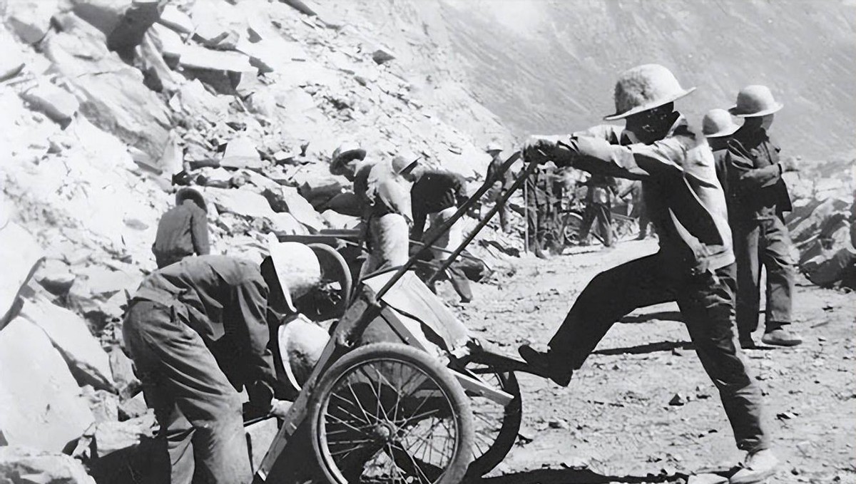 1968，巴基斯坦没钱修路，毛主席直接拨款5亿，如今才知真高明