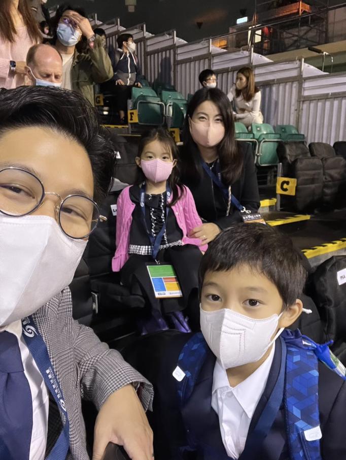 霍启刚带儿子看郭晶晶,霍启刚郭晶晶带孩子看球赛