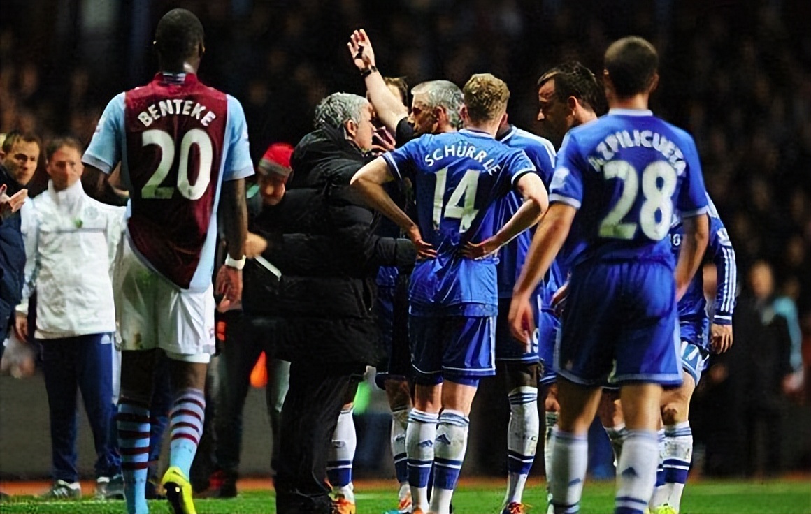 用三千字告诉你，穆里尼奥就是个替补席的熊孩子