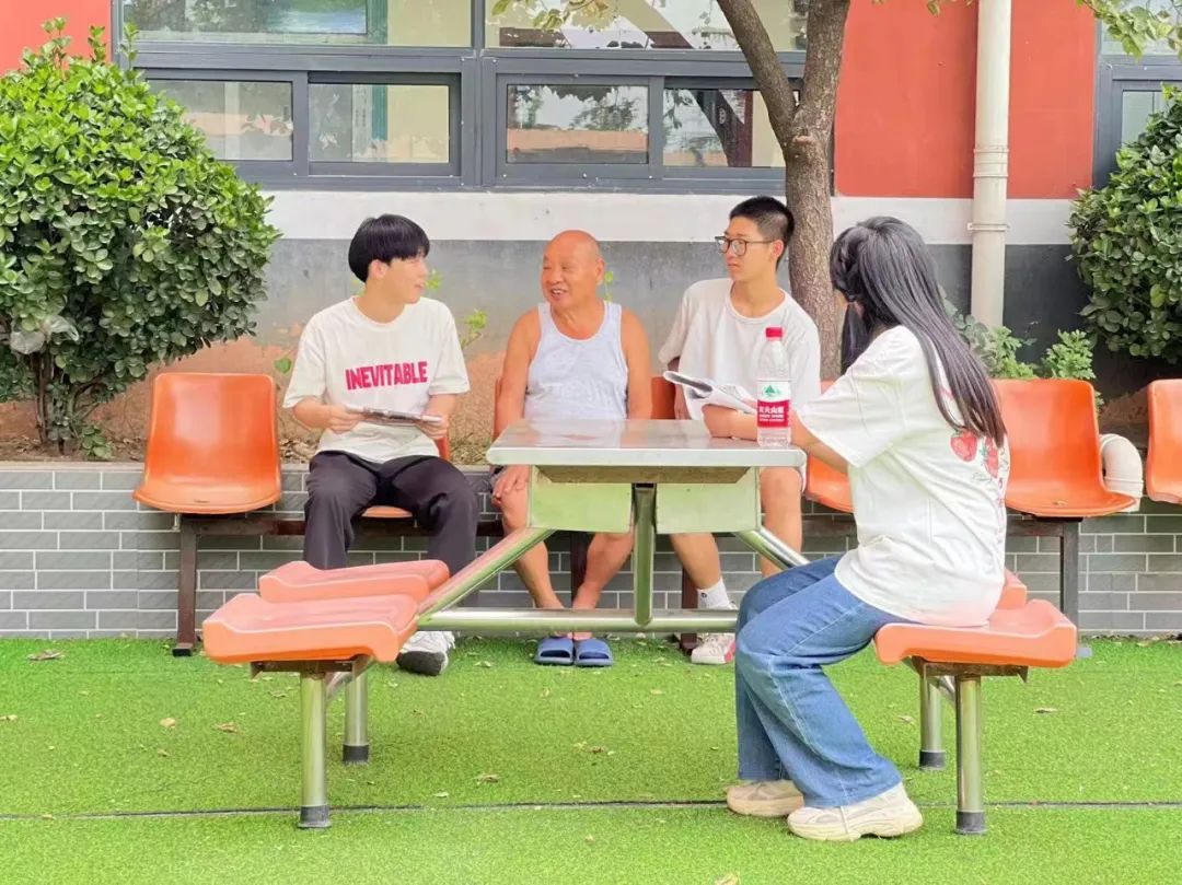 情暖夕阳红志愿者引领敬老风尚,情暖夕阳关爱老人志愿者活动