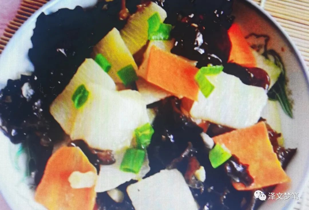 哪种黑木耳药用价值高,黑木耳食用菌图片