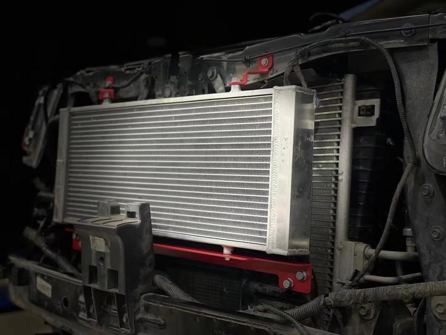 最新大切诺基srt8,最新版大切诺基srt8