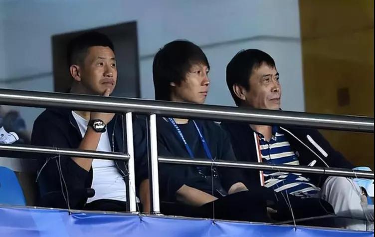 故事很经典：码头工人最后当了足协主席，然后被抓了