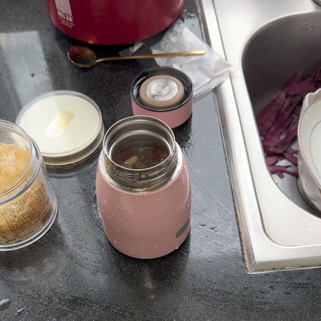 早7点起来做早饭，发现一箱紫薯抽芽了，选了几个能吃的做...