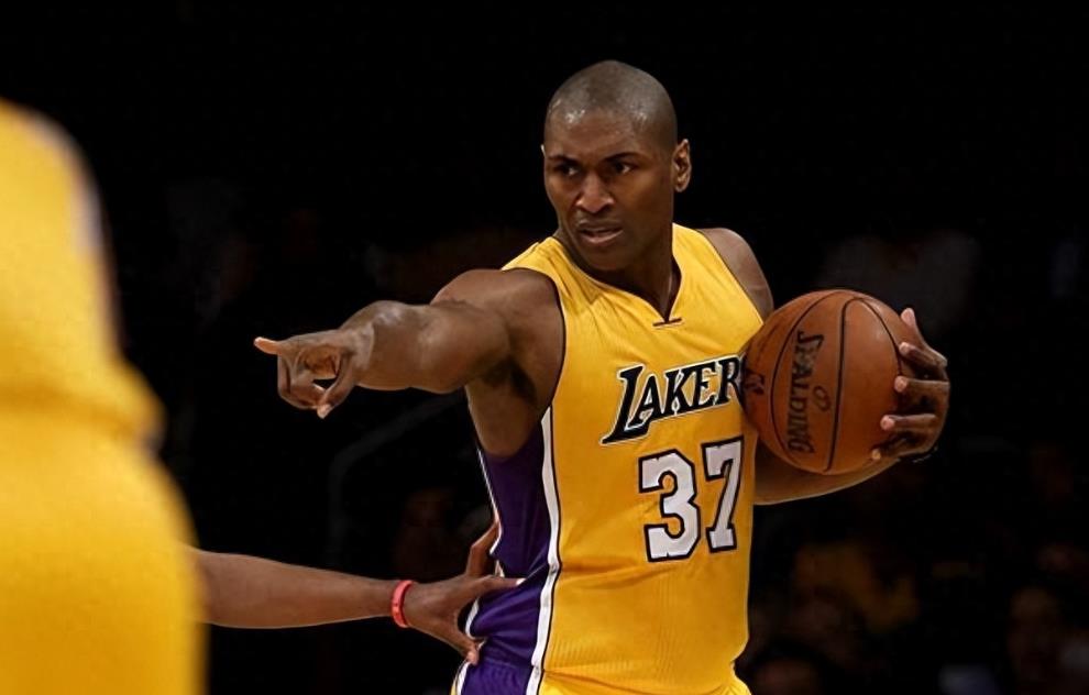 中国女歌手爱上外籍黑人,同居后被家暴至肛裂,如今40岁无人敢娶