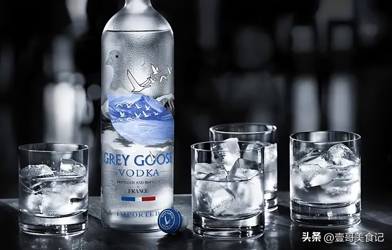 伏特加是世界三大蒸馏酒之一吗,伏特加酒精相当于中国酒多少度