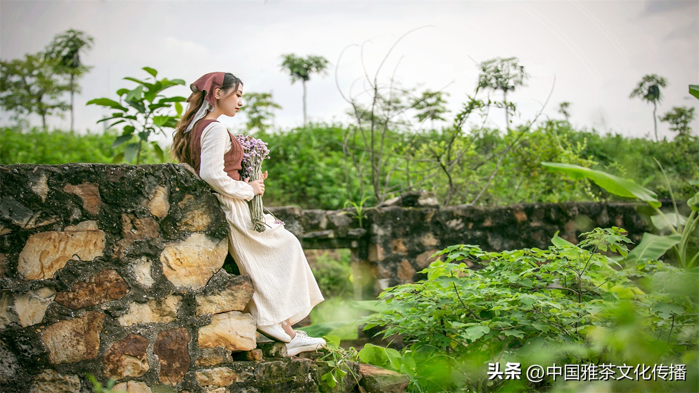 往事越千年人生弹指间意思解释,往事越千年人生弹指间的含义