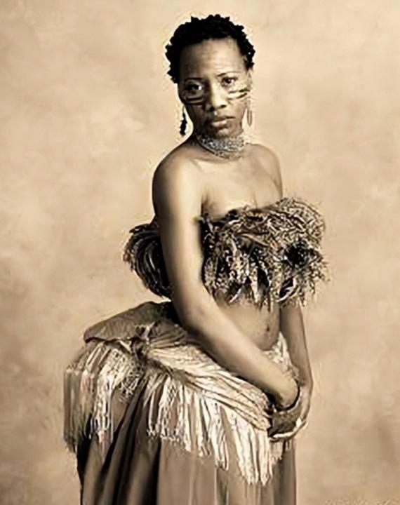 非洲女孩巴特曼因有巨臀，一生被赤身裸体展览，死后还被做成标本