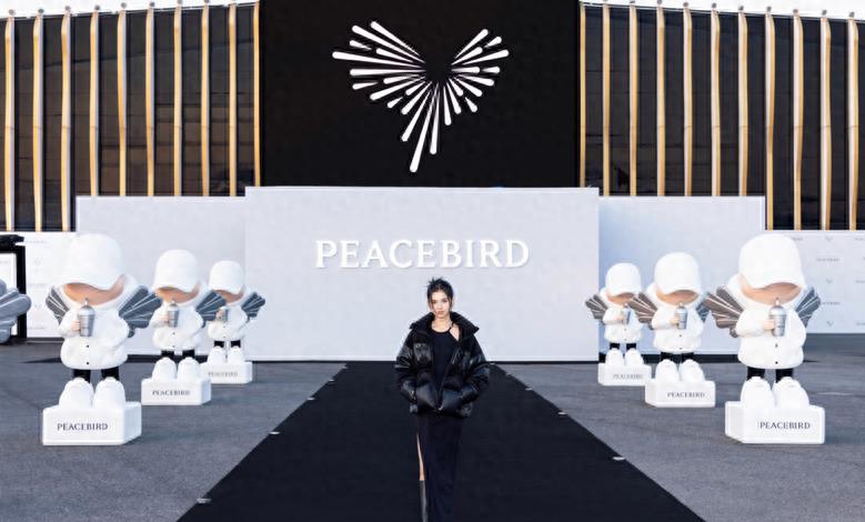 太平鸟镂空最新款,绒爱服饰