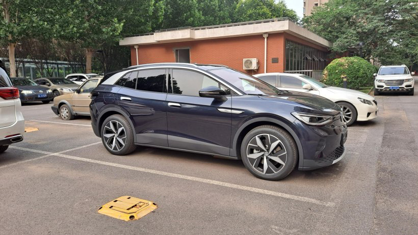 购买2022款id6cros,买id6crozz送充电桩吗