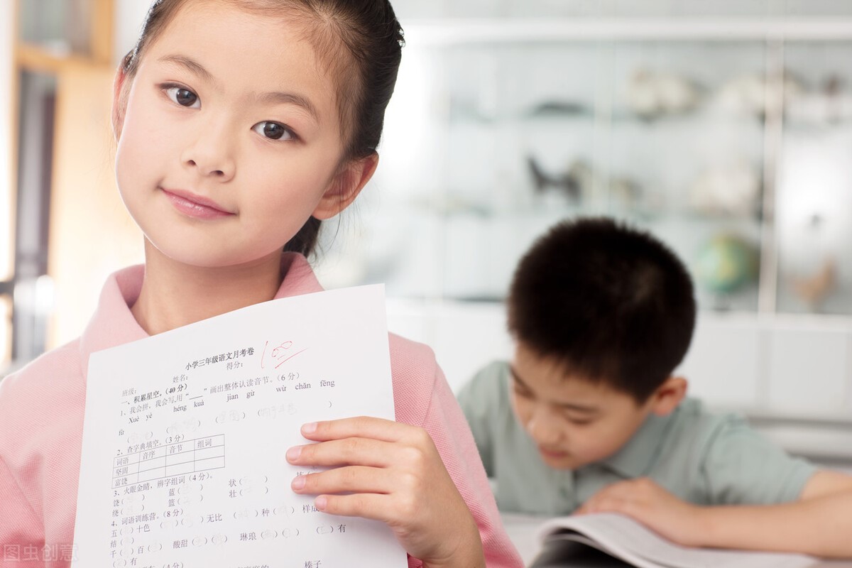 孩子羡慕同学零花钱多,孩子总是羡慕别人家有钱