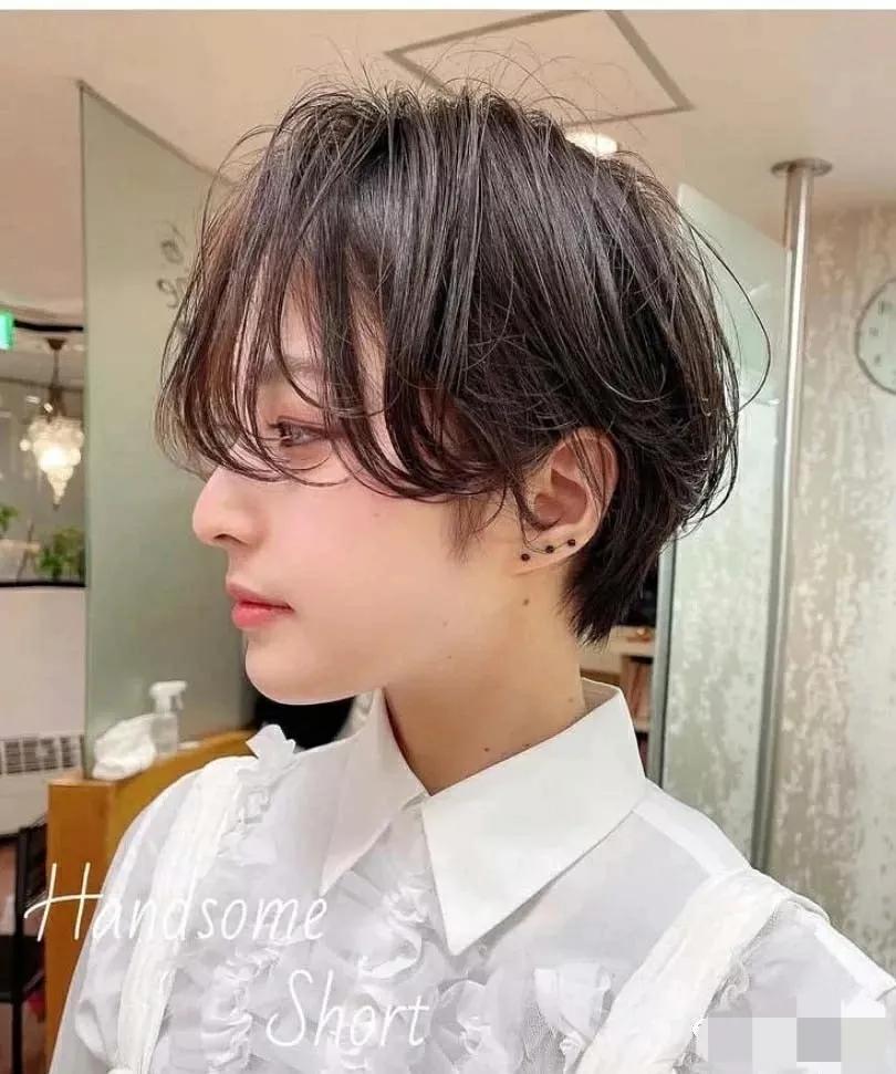 小圆脸适合剪短发吗,肉肉的小圆脸女生剪短发