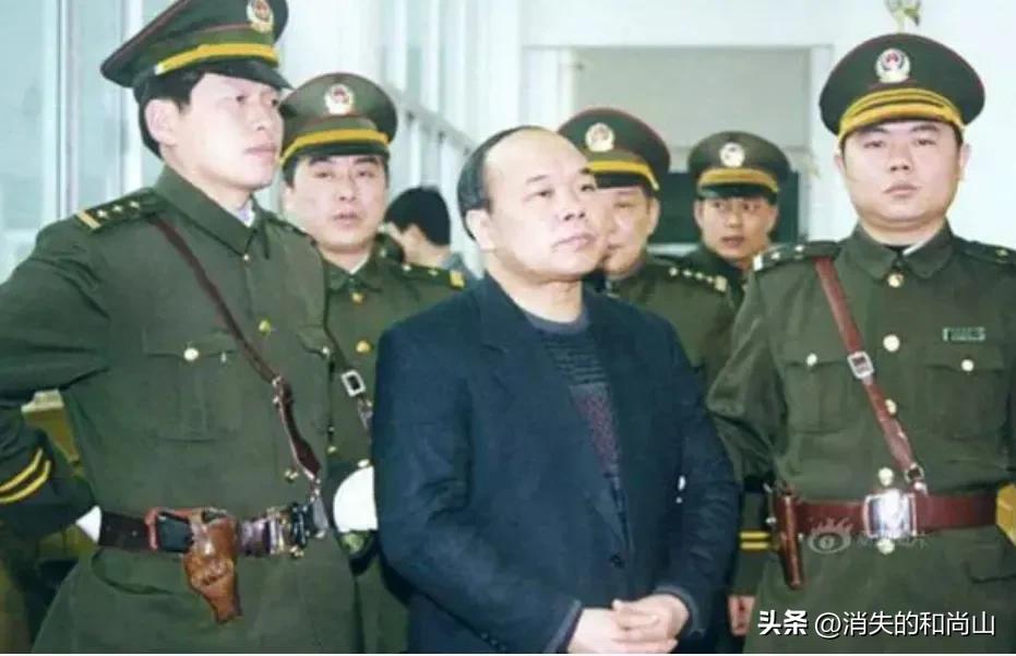 为虚荣持假学历，落马前买伟哥会情人，最终如愿在史册上留下骂名