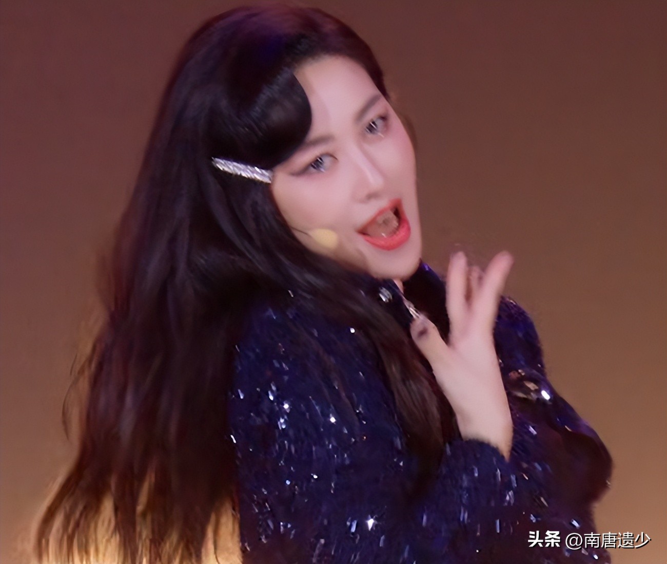 浪姐黄丽玲听谁的歌哭了,黄丽玲浪姐初舞台图片