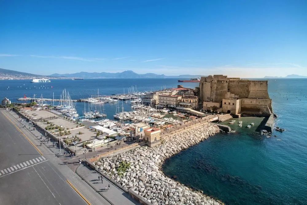 这座边陲小城才叫足球圣城99%人不知道的风景