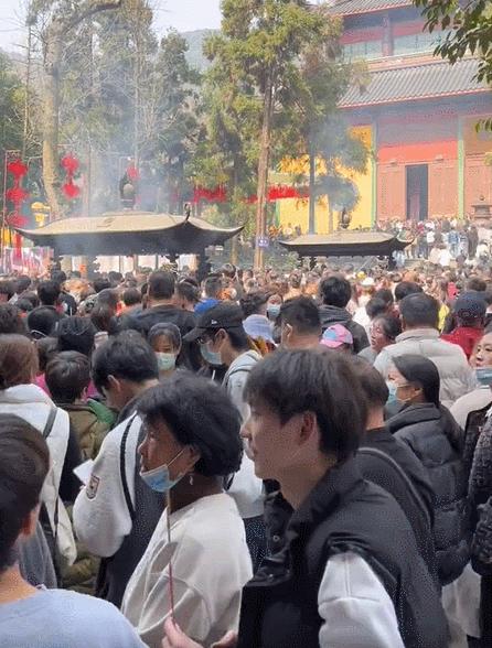年轻人疯狂买彩票,彩票中了1800万这辈子够花了吗