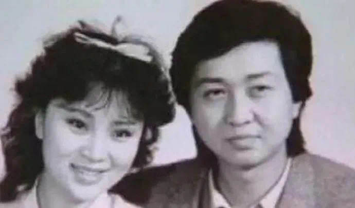 不婚、接廉价商演、走穴…一首歌唱一辈子的老牌歌星，现状各不同