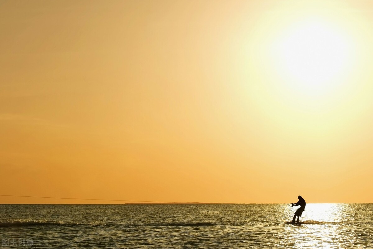 岁月款款而来我们从容以待,岁月款款而来我们从容以待的意思