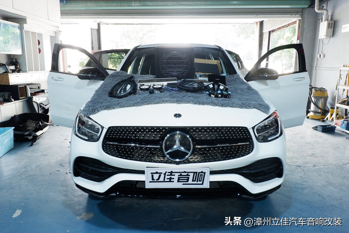 奔驰glc260原车功放,17款奔驰glc260音响升级原车功放