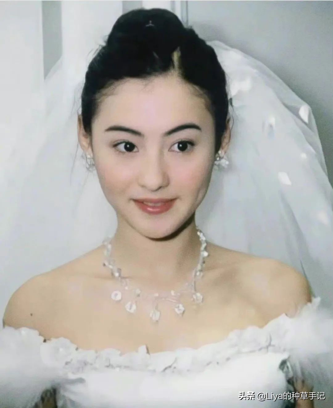 脸大脸圆头发少适合什么发型短发,40岁头发稀少脸圆大适合什么发型