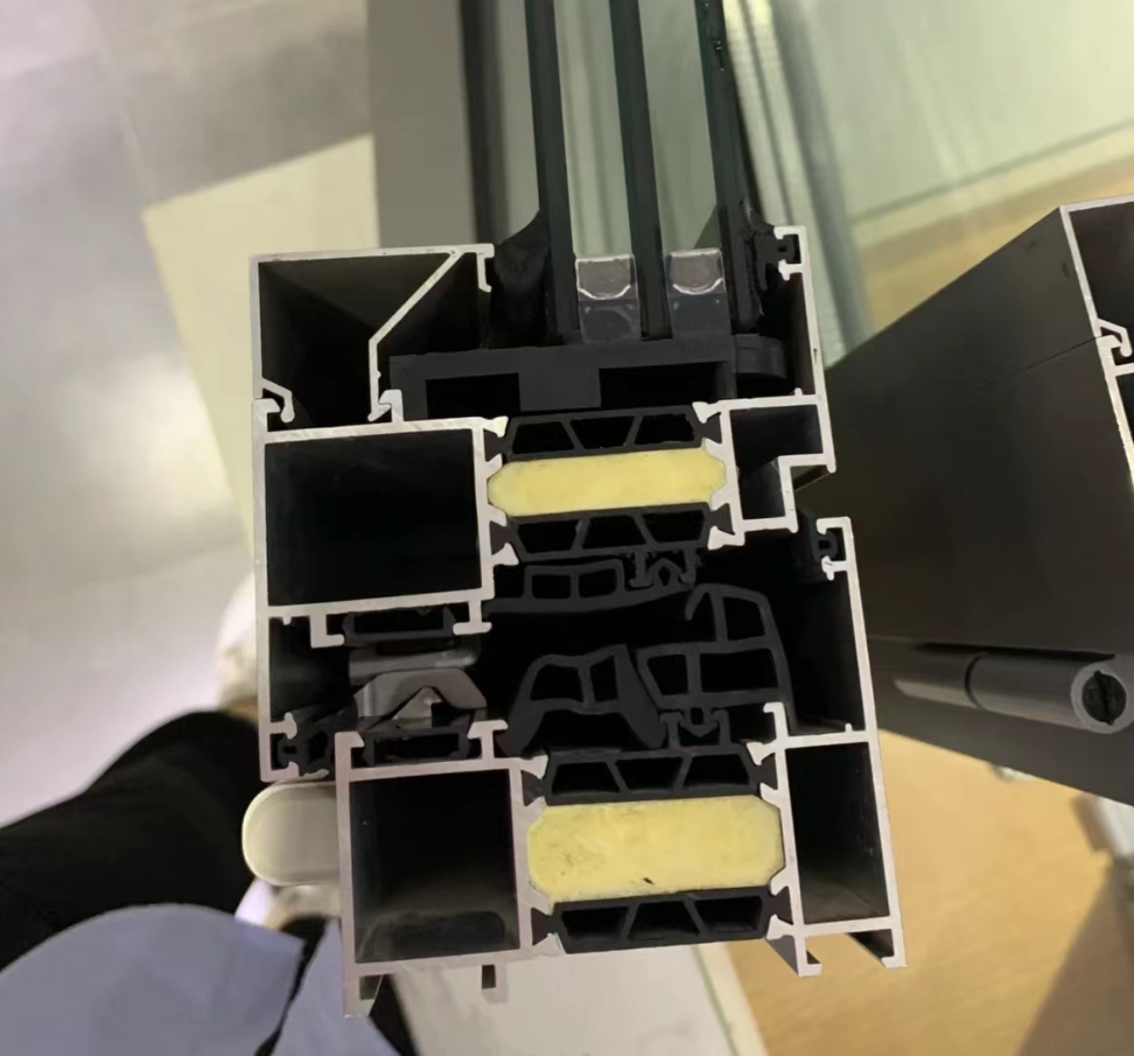 花几万块装的窗户,花几万换窗户