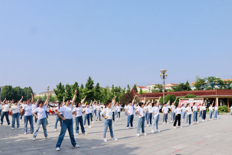 幼儿园小手拉大手运动会,大手拉小手幼儿园亲子活动