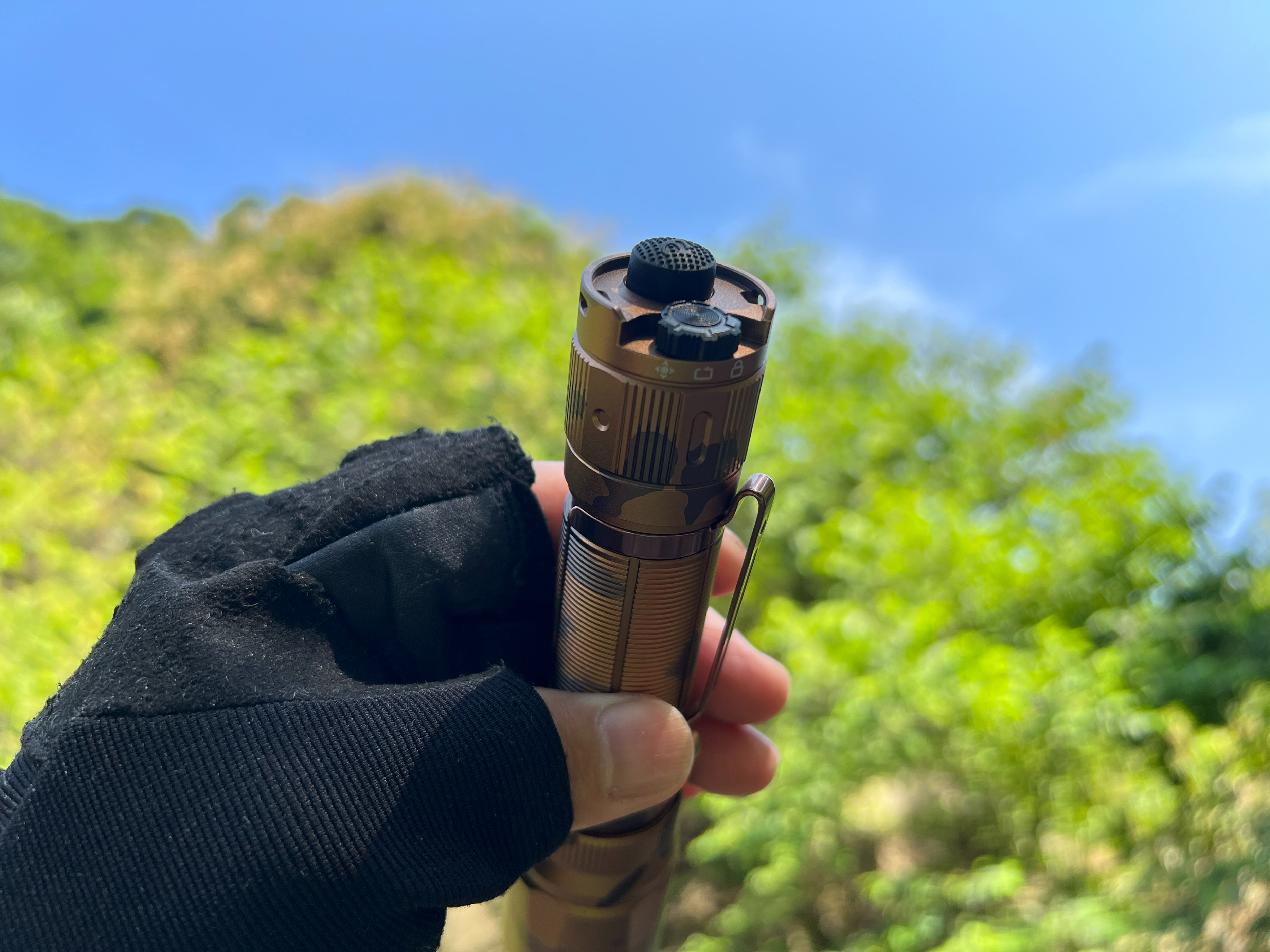 fenixtk22手电评测,fenixtk20uev2.0战术手电