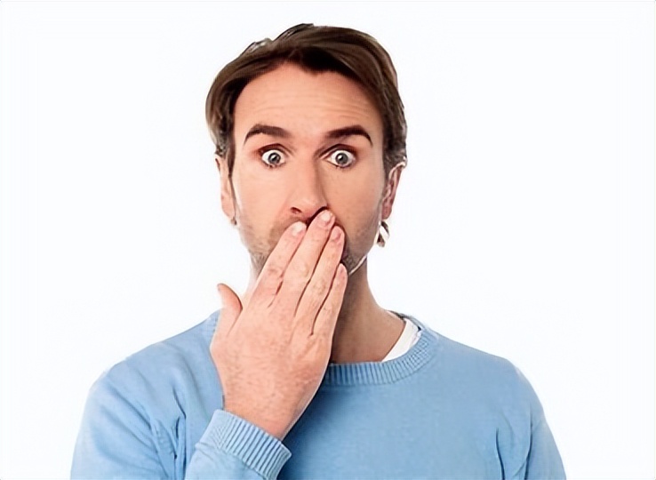 牙缝里的牙结石，如何清除干净？医生：2个办法是不少人的选择