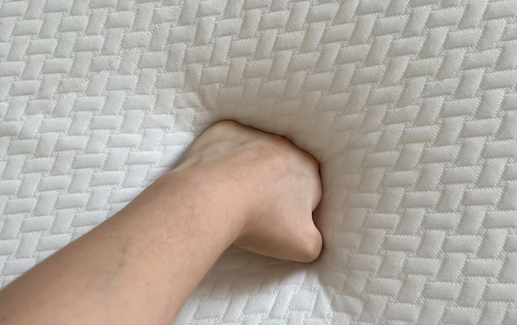 为什么网上的床垫比实体店便宜,为什么网上的椰棕床垫那么便宜