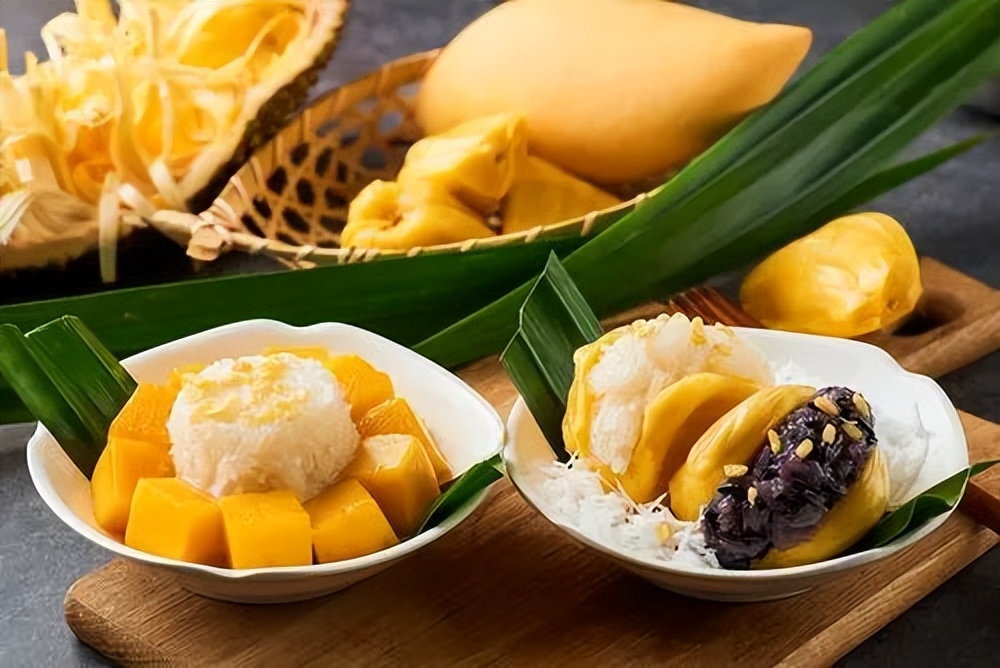 泰国曼谷街头美食草莓冰沙,泰国曼谷nana吃美食