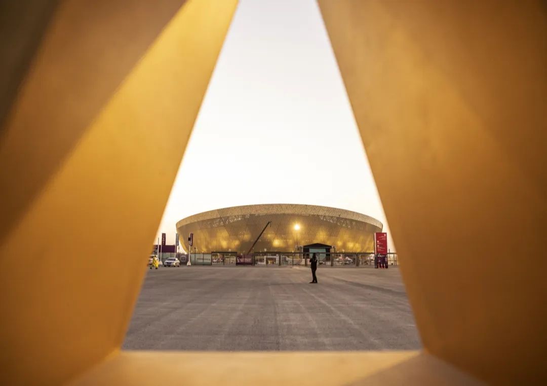 为世界杯球场搭筋骨,世界杯球场干仗