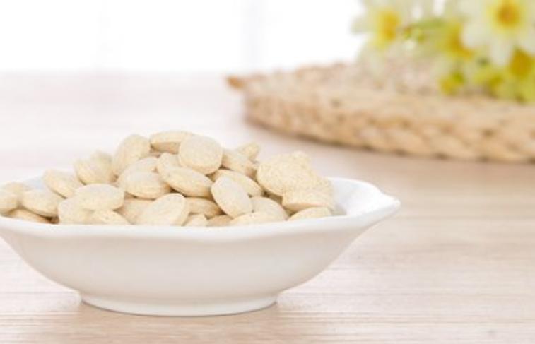 刚满月的泰迪狗不吃饭是怎么回事,泰迪狗没有精神不吃饭是什么原因