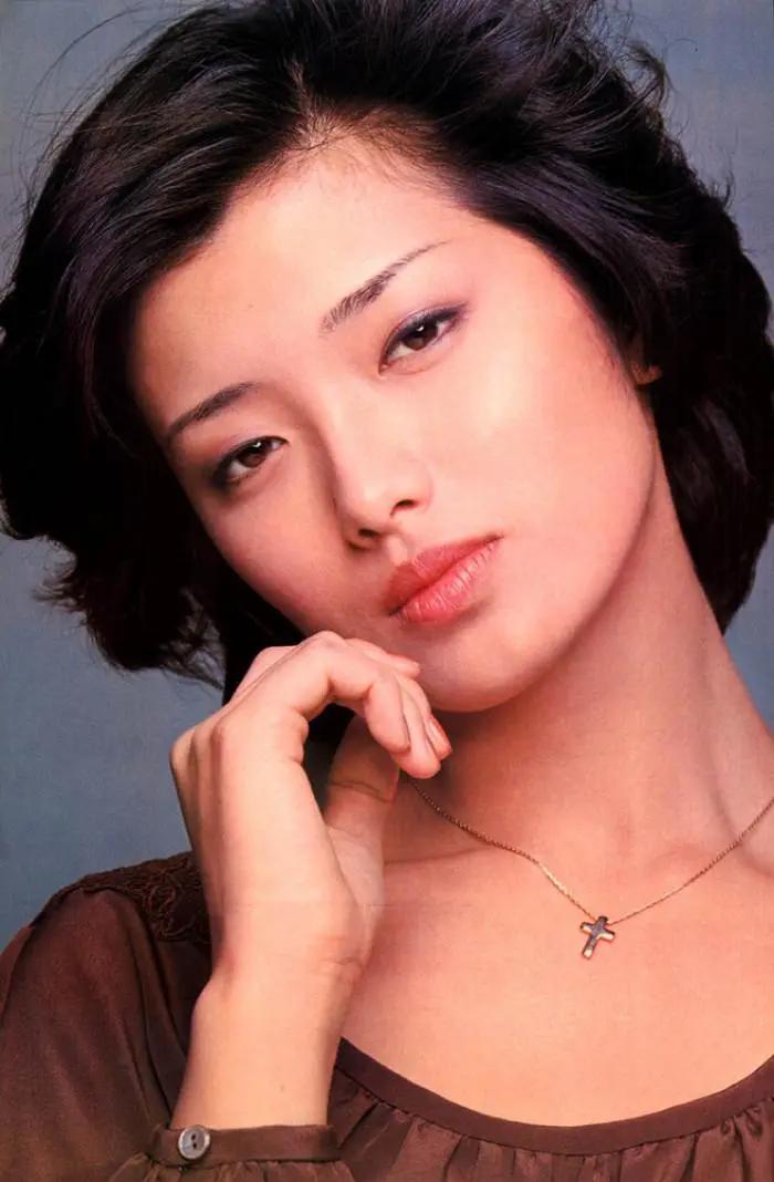 山口百惠颜值巅峰短发,樱花女神山口百惠