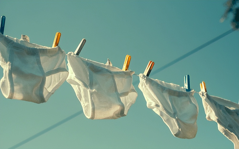 裤粘泡泡糖用什么洗干净,生理期内裤怎么洗才干净