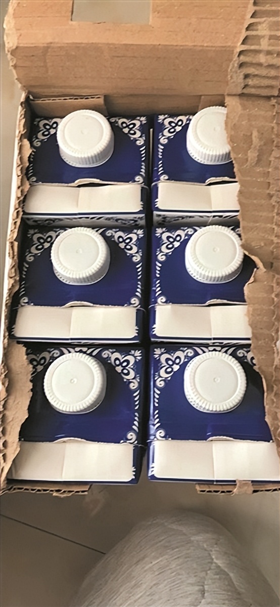 市民上京东买6箱牛奶，3箱未标生产日期客服“神回复”：可能是没墨