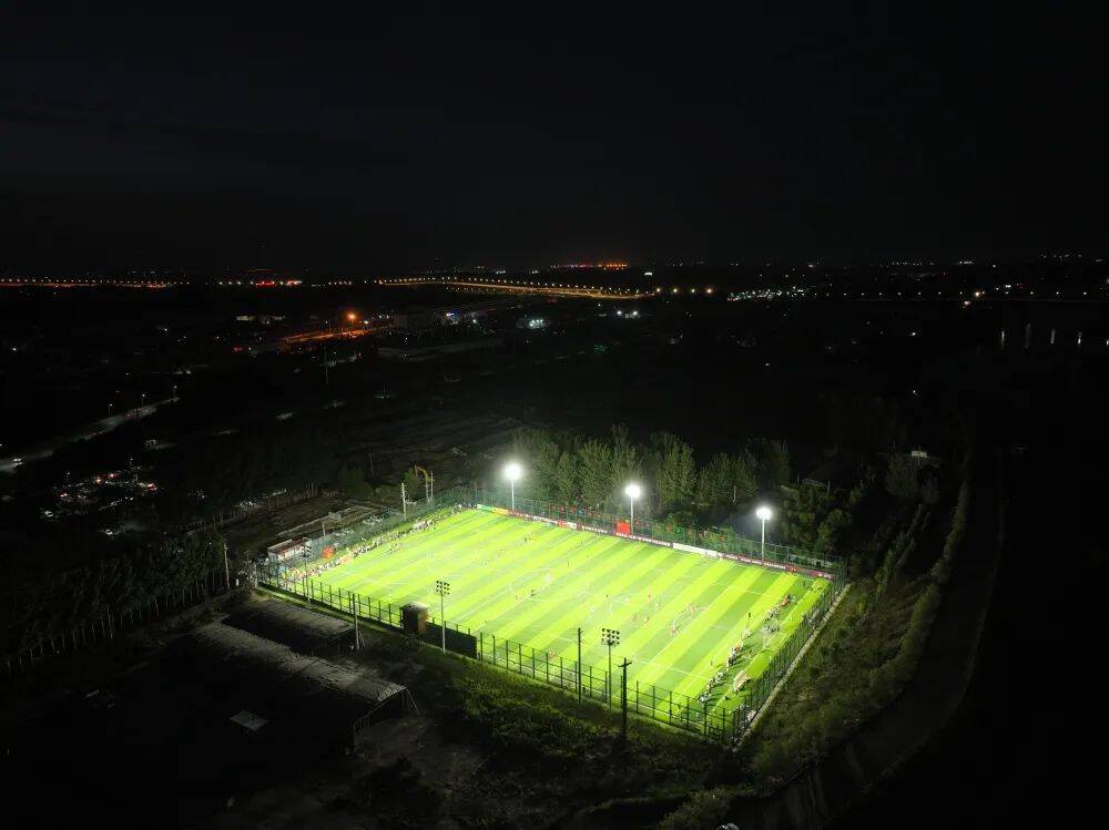 我们的足球“村超”超炫酷！嘿！兄弟，一起踢球吧~