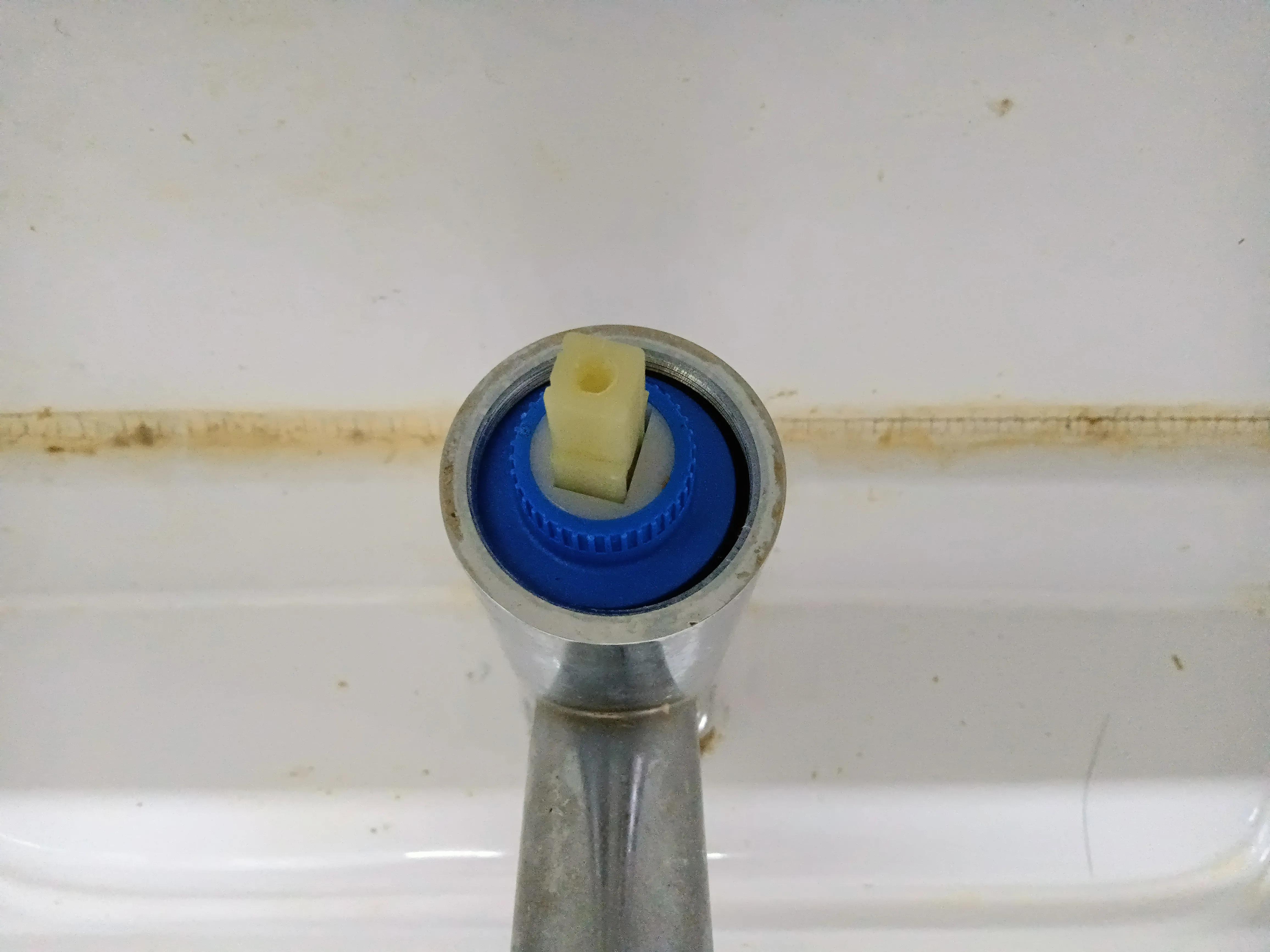 洗衣台冷热水龙头漏水维修图解,洗手盆冷热水龙头漏水维修方法