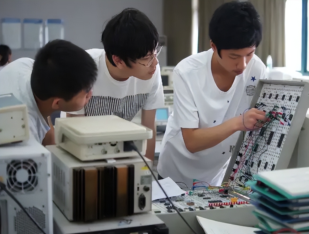 大学就业前景最好的十个专业排名,本科就业前景好的十大专业排名