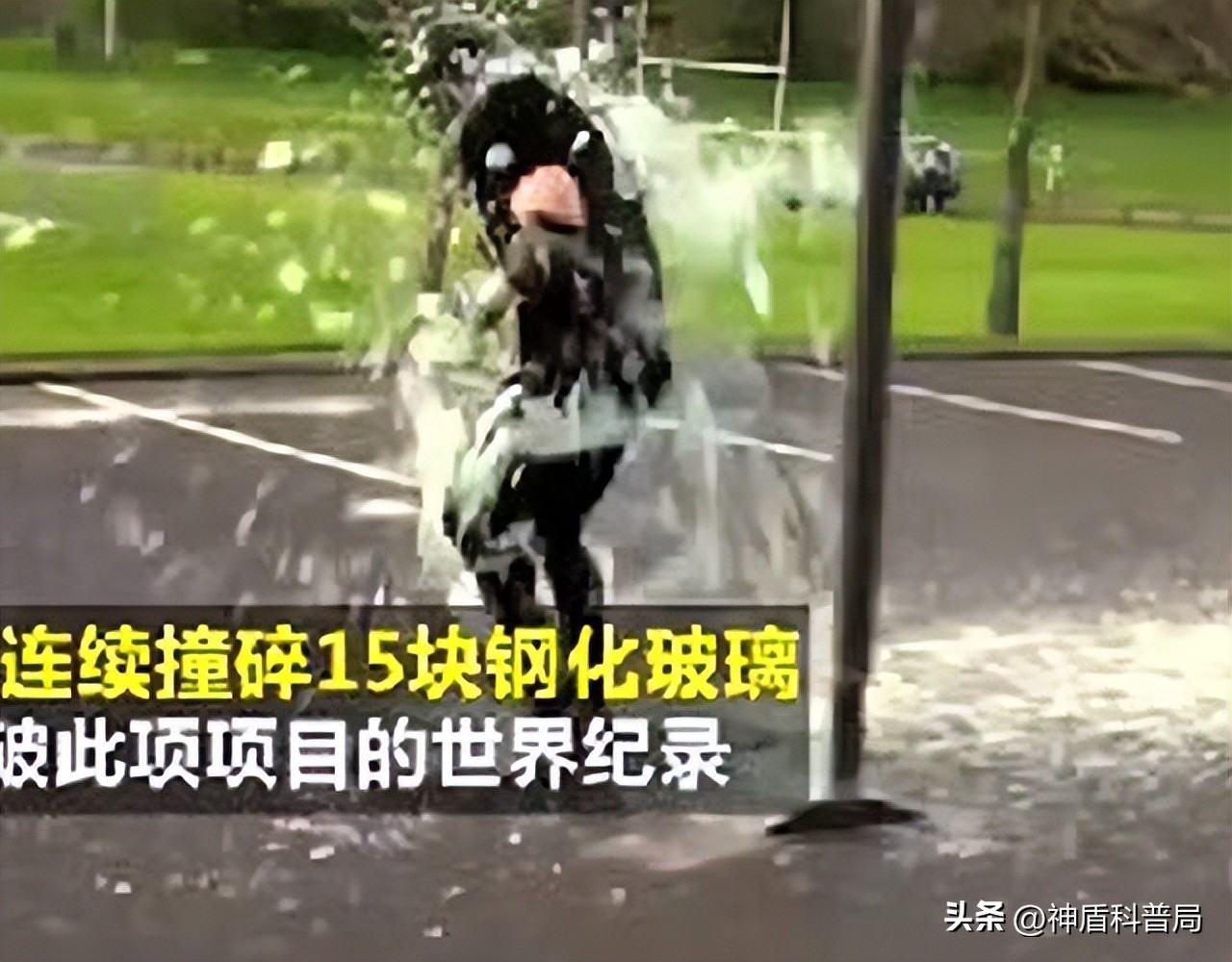 美国大叔买老年机,美国大叔购买中国挖掘机